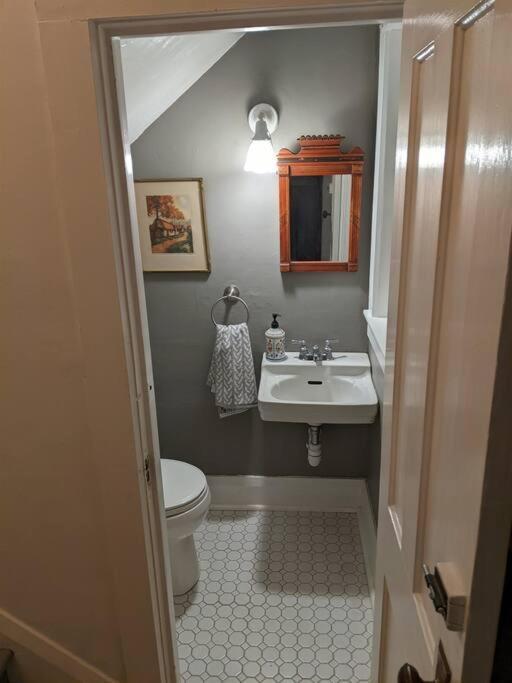 Large Bakery Apartment - Central Downtown Location Fredonia Exteriér fotografie