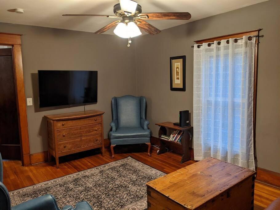 Large Bakery Apartment - Central Downtown Location Fredonia Exteriér fotografie