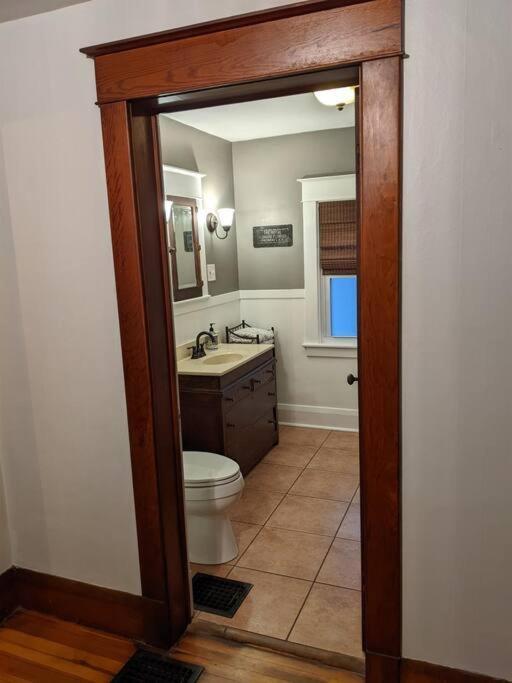 Large Bakery Apartment - Central Downtown Location Fredonia Exteriér fotografie