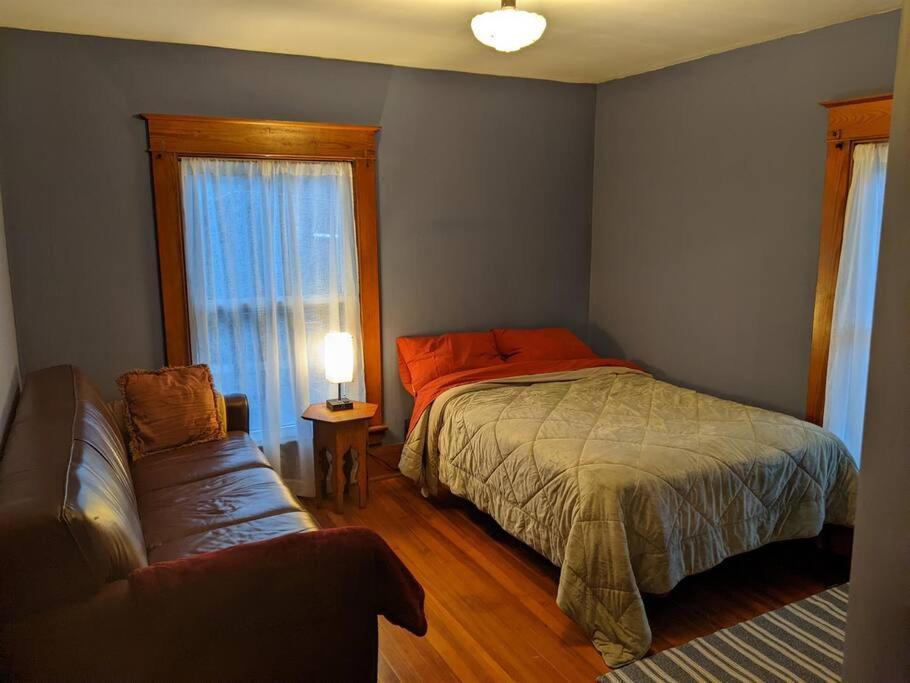 Large Bakery Apartment - Central Downtown Location Fredonia Exteriér fotografie