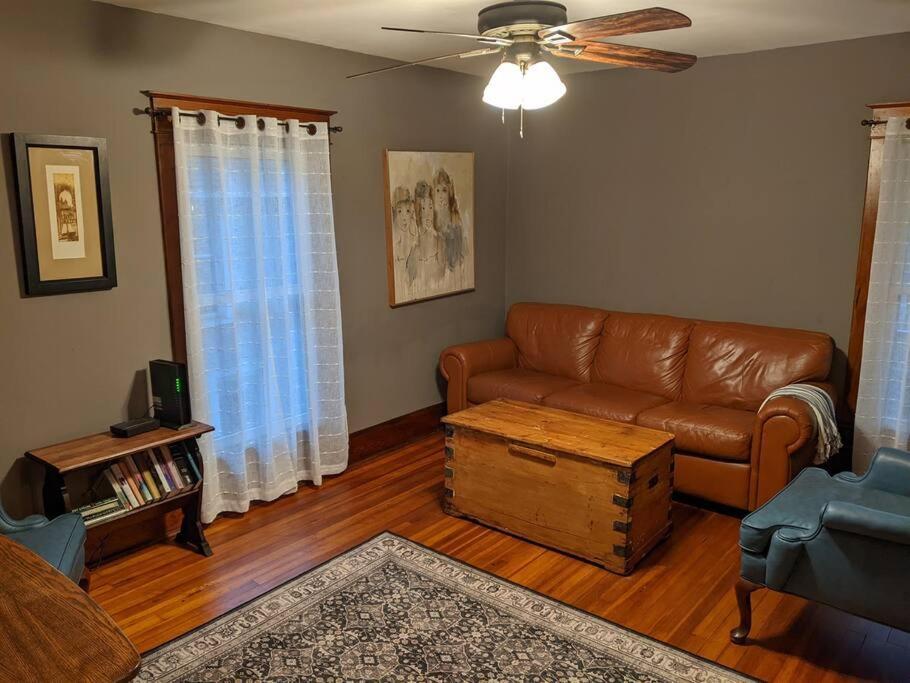 Large Bakery Apartment - Central Downtown Location Fredonia Exteriér fotografie